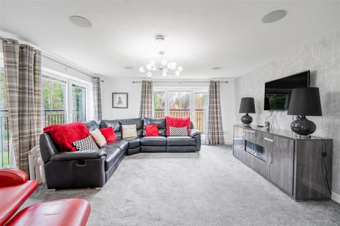 3 bedroom flat for sale, Paragon Drive, Motherwell