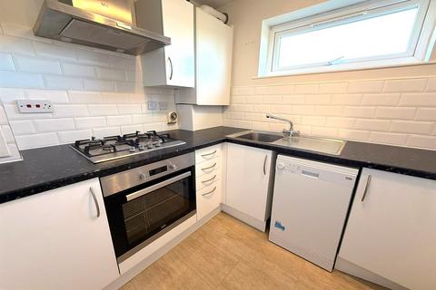 2 bedroom apartment to rent, High Road, Woodford Green, IG8