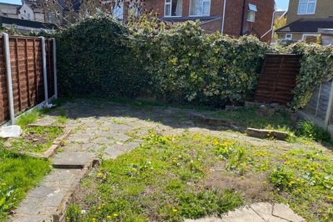 1 bedroom semi-detached house to rent, Ascot Gardens, Enfield EN3