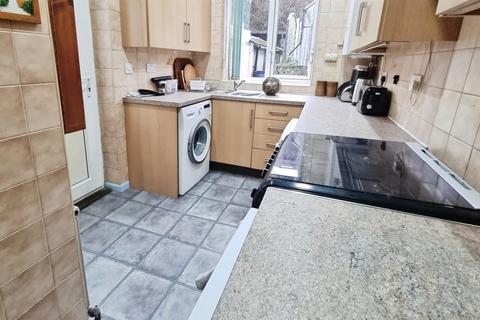 4 bedroom semi-detached house for sale, Woodhill Road, Leeds
