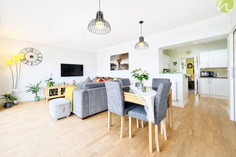 2 bedroom semi-detached house for sale, Lampits Hill Avenue, Corringham, SS17