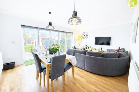 2 bedroom semi-detached house for sale, Lampits Hill Avenue, Corringham, SS17