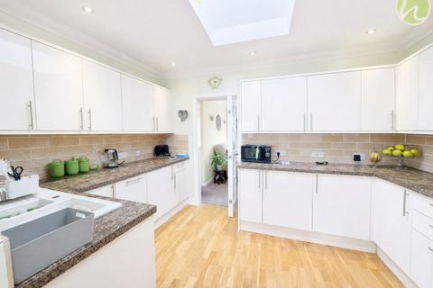 2 bedroom semi-detached house for sale, Lampits Hill Avenue, Corringham, SS17