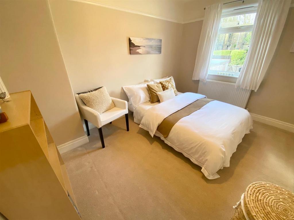 Bed 2.jpg