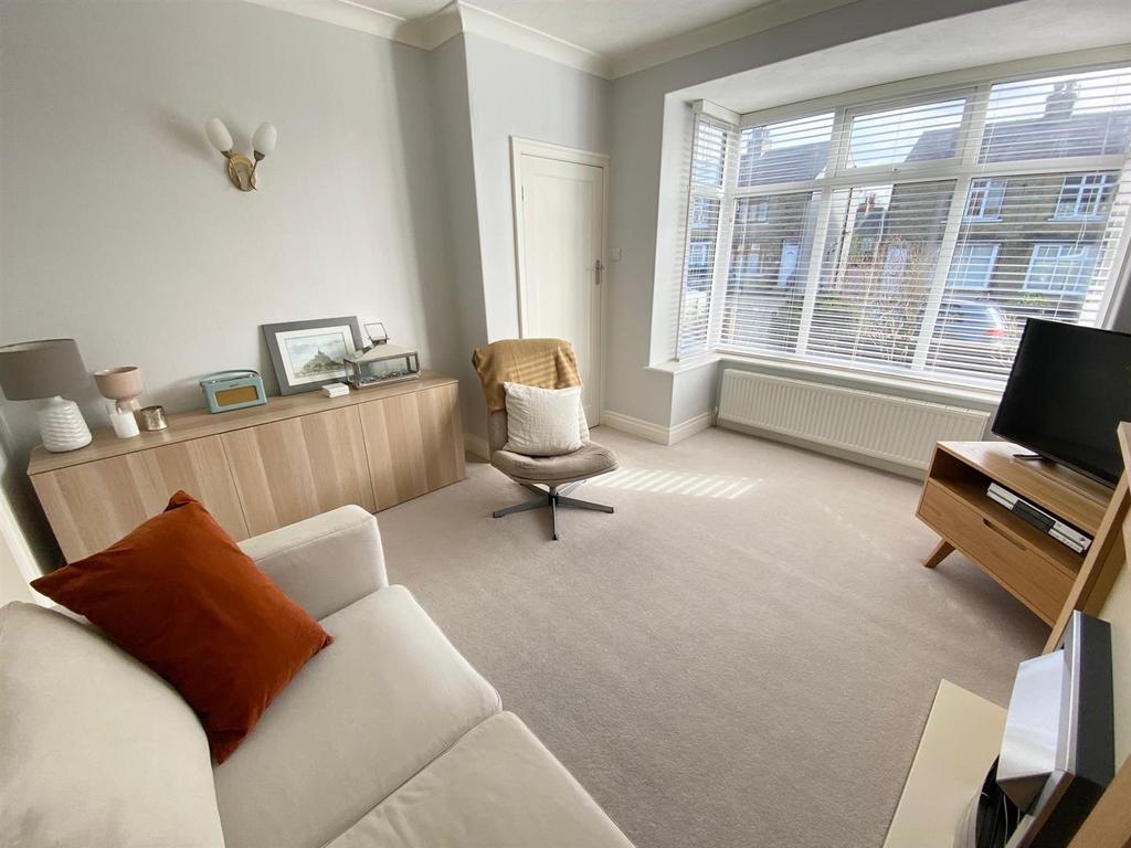Lounge 1.jpg