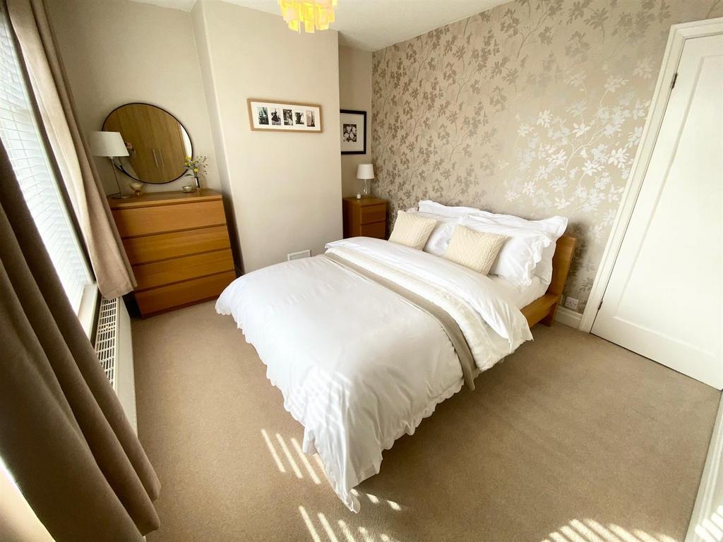 Bed 1.jpg