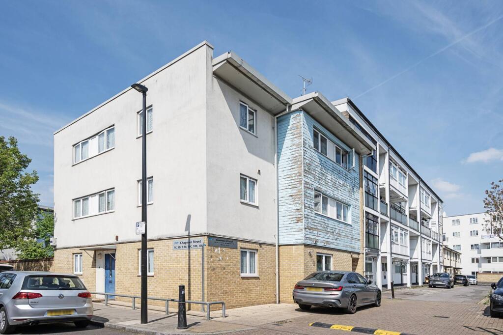 4 Bedroom with 2 Reception Flat For Sale on Chapm