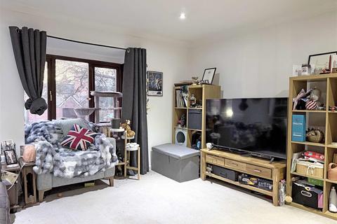 2 bedroom flat for sale, Spring Pool, Warwick