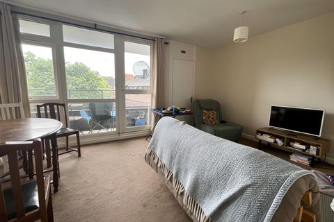 Hind Grove, London, E14