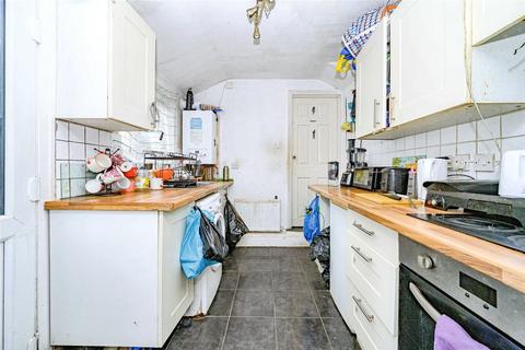 2 bedroom terraced house for sale, St. Saviours Crescent, Luton, Bedfordshire, LU1
