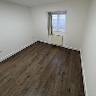 2 bedroom flat to rent, York Road, Ilford IG1
