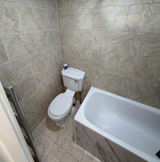 2 bedroom flat to rent, York Road, Ilford IG1