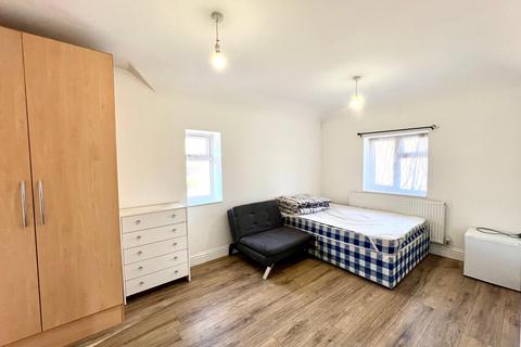 undefined, Hesa Road, Hayes UB3