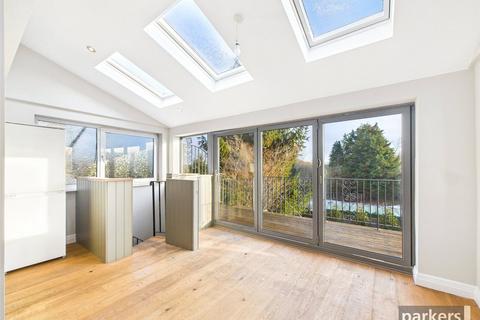 4 bedroom semi-detached house to rent, Henley Road, Reading RG4