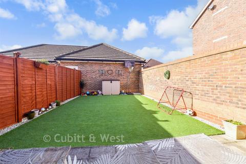 3 bedroom townhouse for sale, Meaden Way, Felpham, Bognor Regis, West Sussex