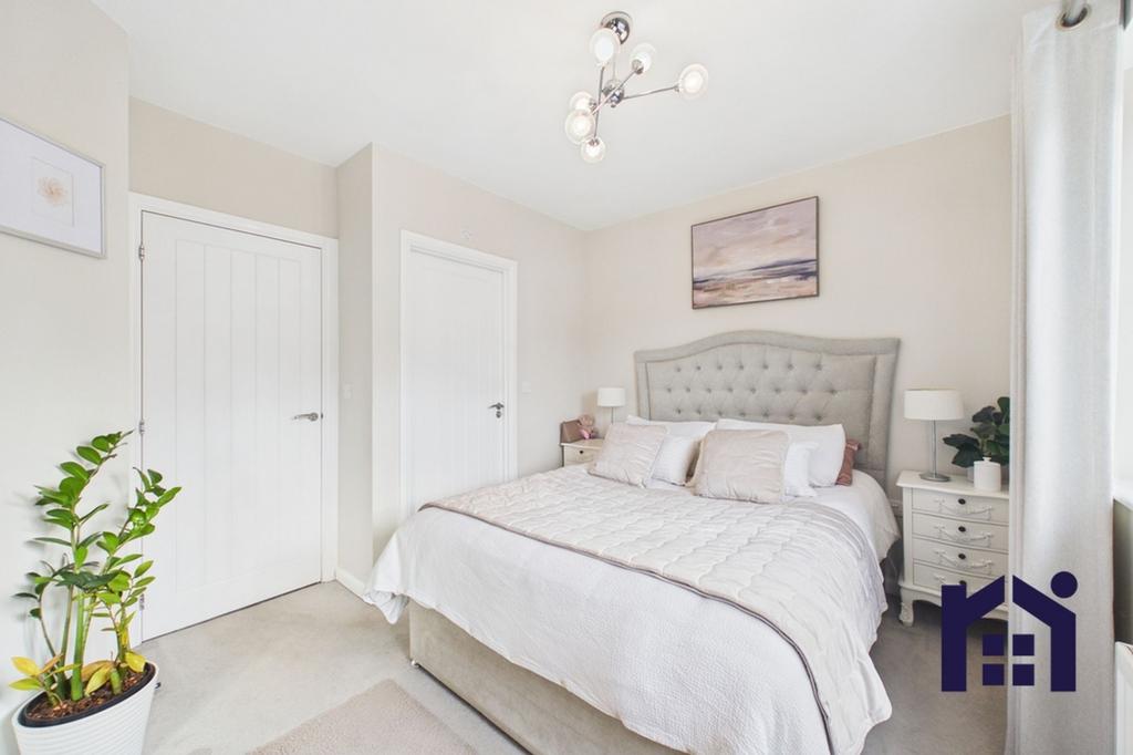 Principal bedroom