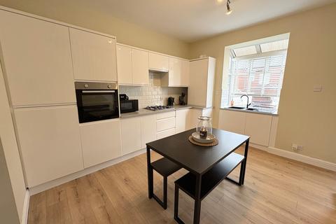 2 bedroom terraced house to rent, Poplar Avenue, Bolton, BL1