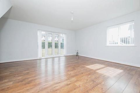 3 bedroom duplex to rent, Ratcliffe Court, COLCHESTER