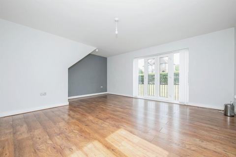 3 bedroom duplex to rent, Ratcliffe Court, COLCHESTER