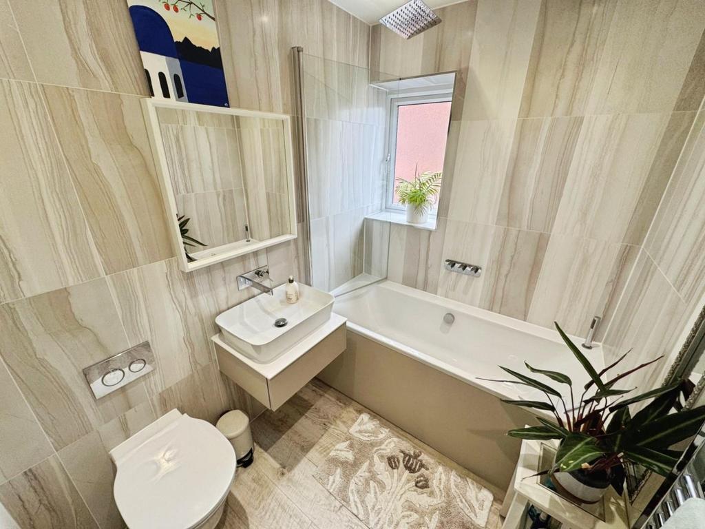 Family Bathroom.jpeg
