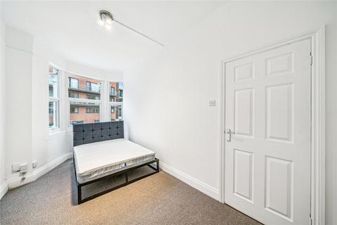 3 bedroom maisonette to rent, Tooting High Street, London, SW17