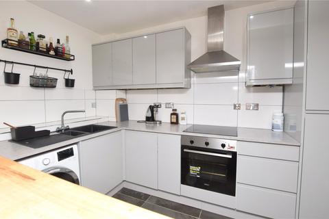 2 bedroom apartment for sale, High Road, Romford RM6
