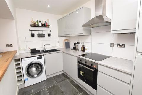 2 bedroom apartment for sale, High Road, Romford RM6