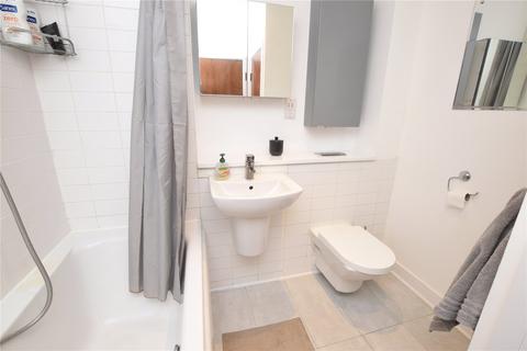 2 bedroom apartment for sale, High Road, Romford RM6