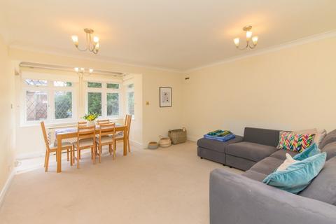 2 bedroom apartment to rent, HOLDEN ROAD, FINCHLEY, N12