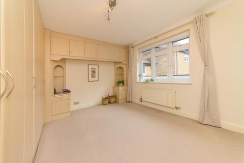 2 bedroom apartment to rent, HOLDEN ROAD, FINCHLEY, N12