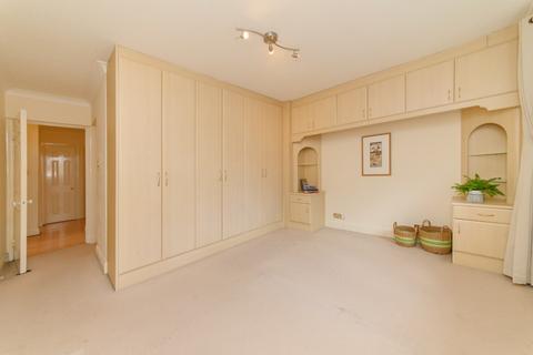 2 bedroom apartment to rent, HOLDEN ROAD, FINCHLEY, N12