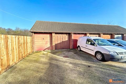 3 bedroom terraced house to rent, Campbell Drive, Gunthorpe, Peterborough, PE4