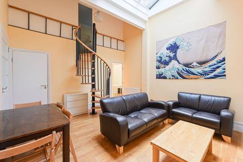 4 bedroom flat to rent, Queens Gate, South Kensington, London, SW7