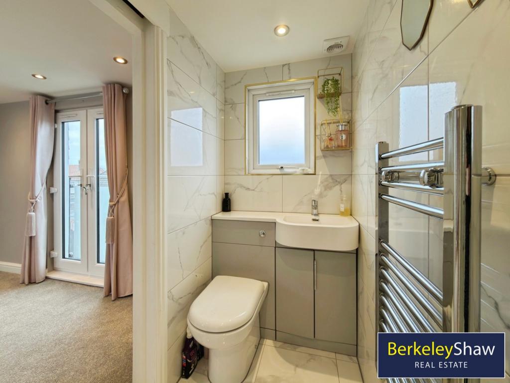 Ensuite to Bedroom 1