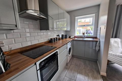 undefined, Furze Close, Aldershot GU12