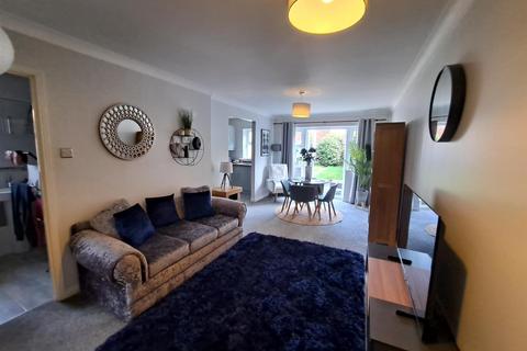 undefined, Furze Close, Aldershot GU12