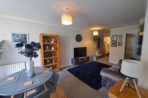 undefined, Furze Close, Aldershot GU12