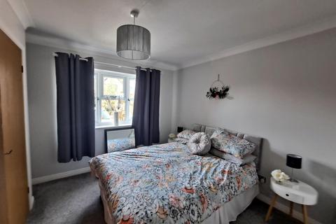 undefined, Furze Close, Aldershot GU12