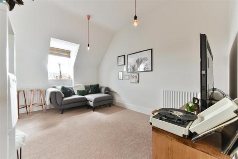 2 bedroom apartment for sale, Warren Road, Reigate