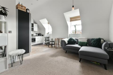 2 bedroom apartment for sale, Warren Road, Reigate