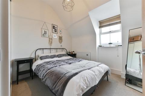 2 bedroom apartment for sale, Warren Road, Reigate