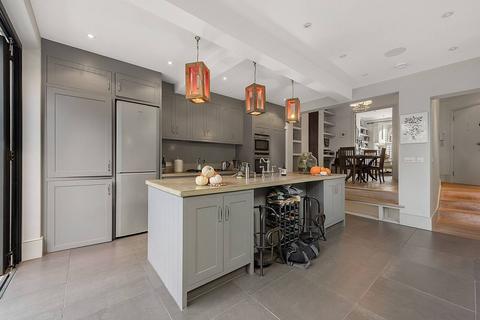2 bedroom flat for sale, Bovingdon Road, Fulham, London, SW6
