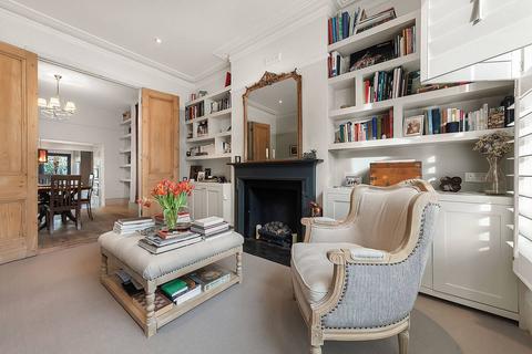 2 bedroom flat for sale, Bovingdon Road, Fulham, London, SW6