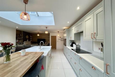 4 bedroom semi-detached house for sale, St. Kenelms Avenue, Halesowen