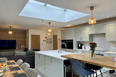4 bedroom semi-detached house for sale, St. Kenelms Avenue, Halesowen