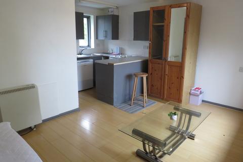 Studio to rent, Weston Way, NEWMARKET
