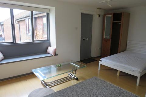 Studio to rent, Weston Way, NEWMARKET