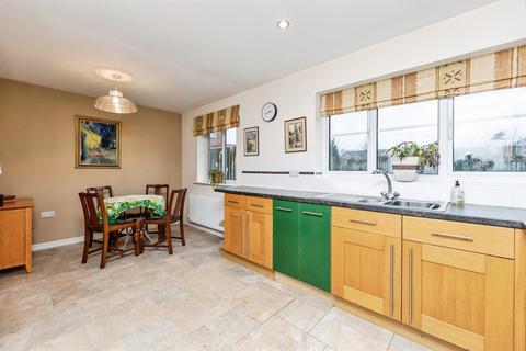 4 bedroom detached house for sale, Windsor Oval, Tingley, Wakefield