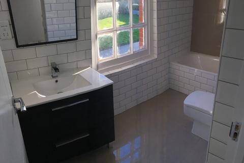 1 bedroom flat to rent, Ravenscourt, Fishponds Rd, Keston, BR2
