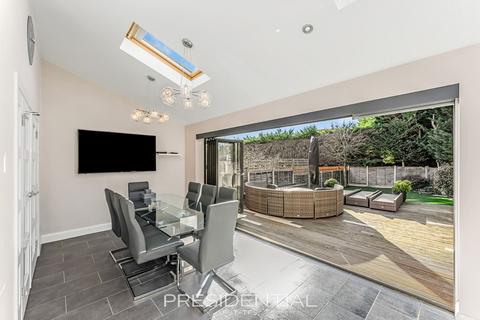 undefined, The Lindens, Loughton IG10